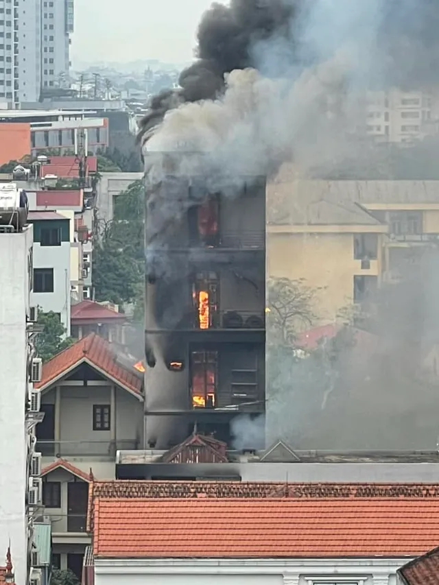  Hà Nội: Cháy lớn tại cơ sở kinh doanh dịch vụ tiệc cưới - Ảnh 3.