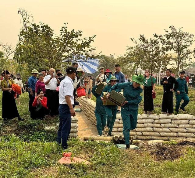 Sôi nổi thi đấu đẩy xe đạp thồ, tải đạn trong dịp lễ hội Hoa Ban năm 2024 - Ảnh 2.