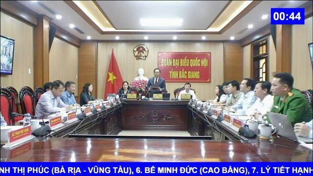 Có tình trạng ngân hàng tư vấn người dân vay tiền mua bảo hiểm để hưởng lợi lớn - Ảnh 1.