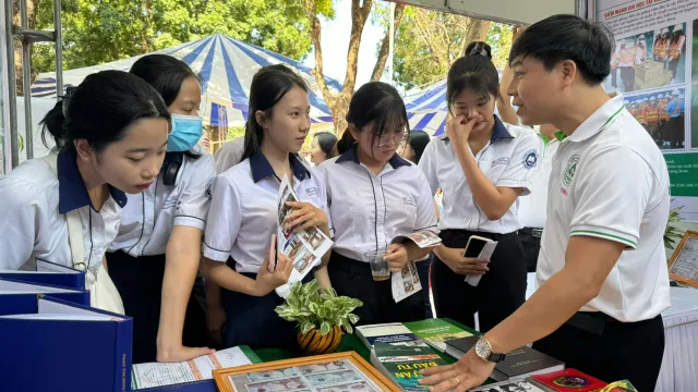 Chàng sinh viên người đồng bào miền núi được chắp cánh ước mơ từ ngày hội tuyển sinh - Ảnh 8.