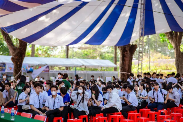 Chàng sinh viên người đồng bào miền núi được chắp cánh ước mơ từ ngày hội tuyển sinh - Ảnh 2.