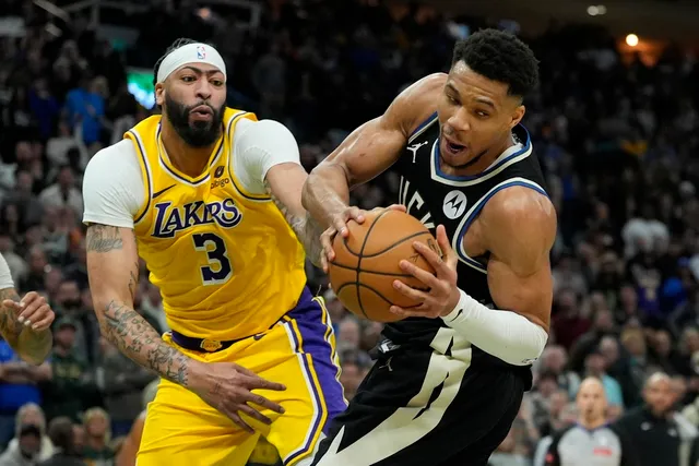 Los Angeles Lakers vượt qua Milwaukee Bucks đầy cảm xúc - Ảnh 2.