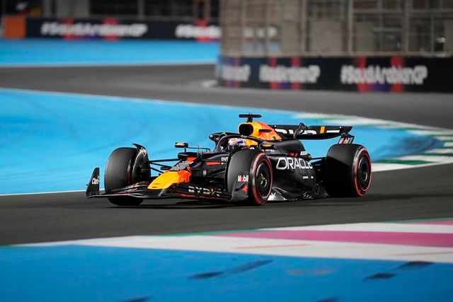 Đua xe F1 | Max Verstappen giành vị trí xuất phát đầu tiên tại GP Ả Rập Xê Út - Ảnh 1.