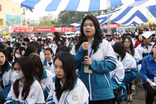 Nhiều học sinh vẫn chọn trường đại học theo cảm tính, trào lưu - Ảnh 1.