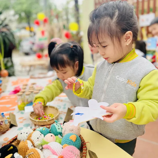 “Hội chợ HandMade Capokids” gây quỹ ủng hộ chương trình Trái tim cho em - Ảnh 11.