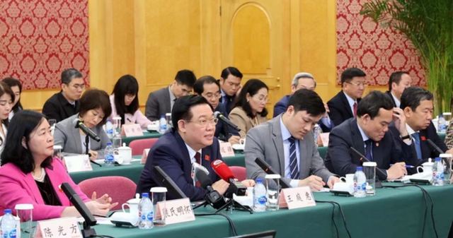 Chủ tịch Quốc hội Vương Đình Huệ thăm khu thí điểm mậu dịch tự do Thượng Hải - Ảnh 1.