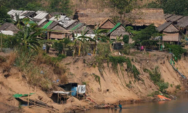 Giao tranh ở Myanmar gần biên giới giáp Thái Lan diễn biến căng thẳng - Ảnh 1.