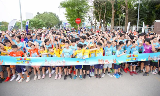 Giải chạy Kids Run the Earth đón tiếp gần 2.000 vận động viên nhí tham gia tranh tài quanh Hồ Tây   - Ảnh 1.