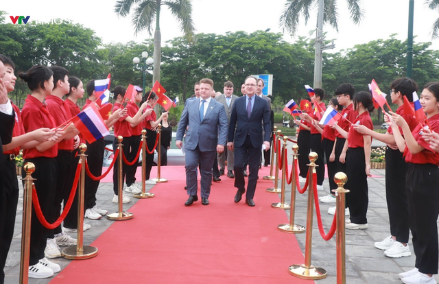 Khánh thành tượng đài Lenin tại thành phố Vinh, Nghệ An - Ảnh 1.