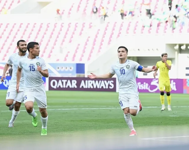 U23 Uzbekistan thắng dễ U23 Malaysia trong trận ra quân - Ảnh 1.