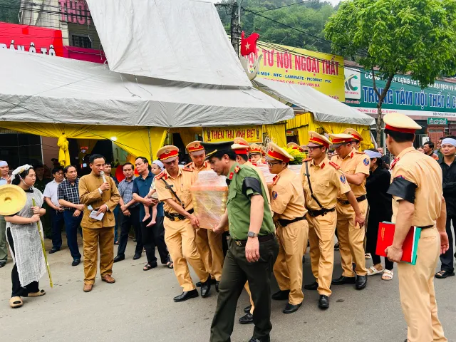 Trung tá cảnh sát giao thông bị người vi phạm đâm xe hơn 1 năm trước đã qua đời - Ảnh 2.