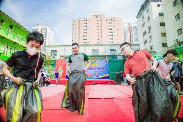 Khai mạc “Hội thao sinh viên chào mừng 93 năm ngày thành lập Đoàn TNCS Hồ Chí Minh” - Ảnh 5.