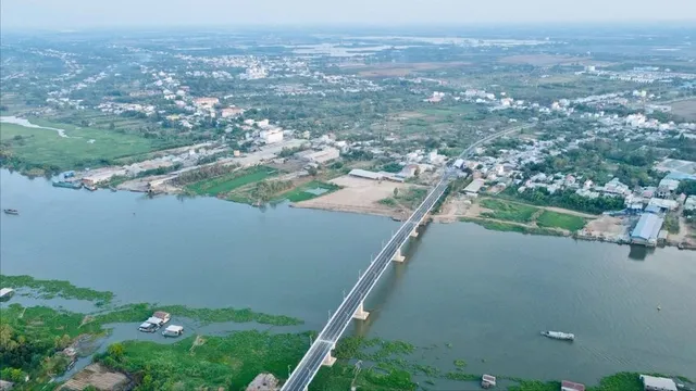 Thông xe cầu Châu Đốc (An Giang) - Ảnh 1.