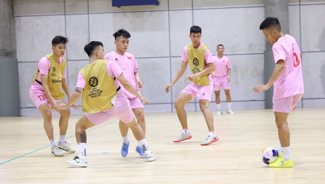 ĐT futsal Việt Nam sẵn sàng cho trận play-off - Ảnh 2.