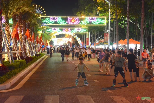 Khai trương tuyến phố đi bộ đầu tiên tại thành phố Phan Rang - Tháp Chàm - Ninh Thuận - Ảnh 3.
