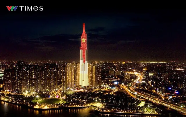 TP Hồ Chí Minh rực rỡ cờ hoa chào mừng lễ 30/4 và 1/5 - Ảnh 10. TP Hồ Chí Minh rực rỡ cờ hoa chào mừng lễ 30/4 và 1/5 - Ảnh 10.