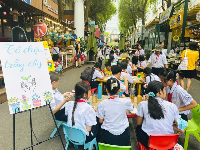 “Du hành vui cùng sách” sự kiện mở màn cho chuỗi hoạt động chào mừng ngày Sách và Văn hóa đọc 2024 - Ảnh 3.