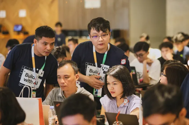Build with AI: Trải nghiệm trực tiếp công nghệ Generative AI tại TP Hồ Chí Minh - Ảnh 4.