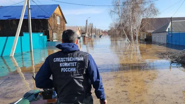 Vỡ đê tại Nga diễn biến xấu, hơn 6.600 ngôi nhà bị ngập - Ảnh 2.