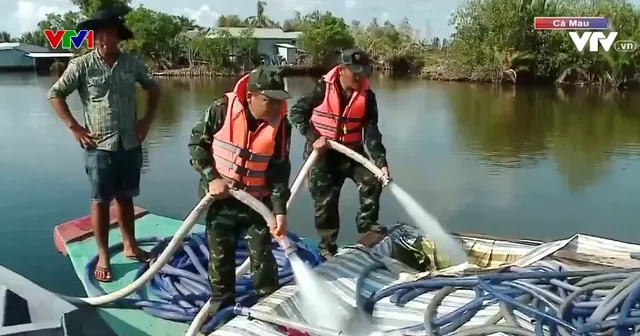 Sẻ chia nguồn nước ngọt giữa mùa hạn, mặn - Ảnh 1.