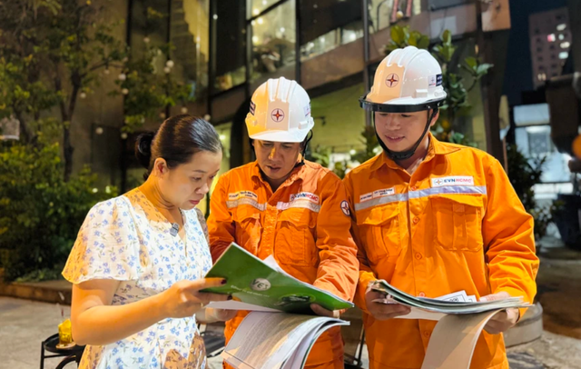 TP Hồ Chí Minh: Biển quảng cáo, đèn trang trí lớn tắt sau 22 giờ để tiết kiệm điện - Ảnh 4.