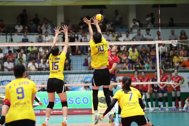 Kết quả giải bóng chuyền nữ Quốc tế cúp VTV9 – Bình Điền ngày 11/5: LPBank Ninh Bình thắng ấn tượng   - Ảnh 4.