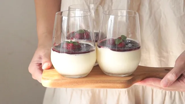 Panna cotta - Món tráng miệng làm tại nhà siêu dễ, đẹp mắt lại rất ngon - Ảnh 1.