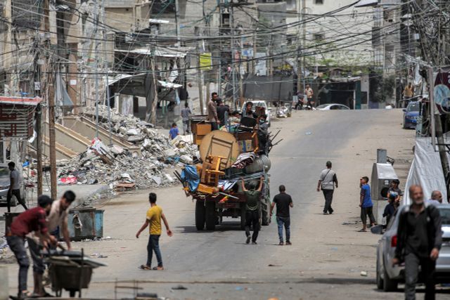 Người dân Gaza tìm kiếm nơi an toàn trong tuyệt vọng - Ảnh 1.