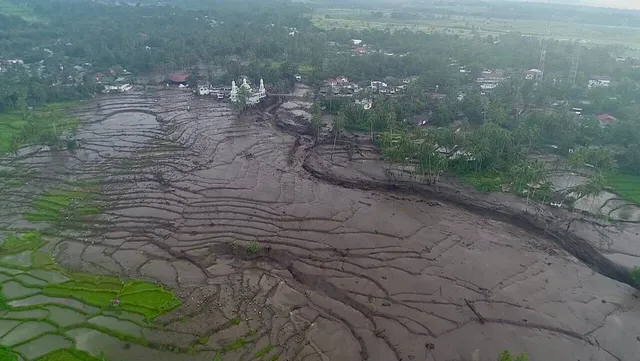 Số người tử vong vì lũ quét, dung nham lạnh ở Indonesia tăng lên 41 - Ảnh 2.