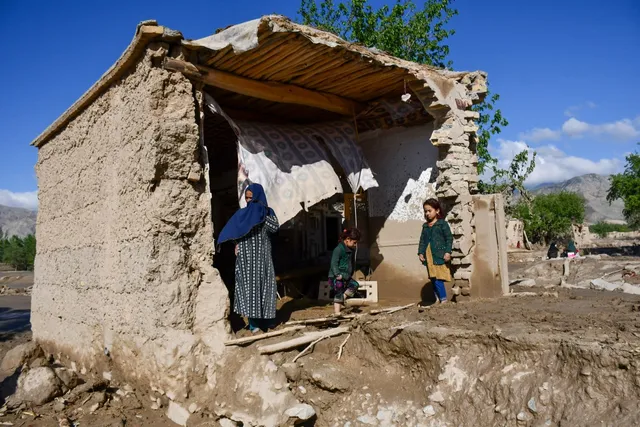 Lũ lụt tàn phá ở Afghanistan, 315 người đã thiệt mạng  - Ảnh 1.