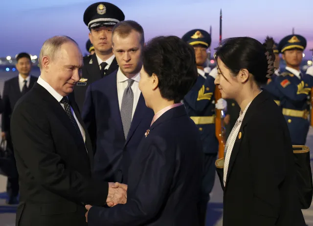 Tổng thống Nga Putin và Chủ tịch Trung Quốc Tập Cận Bình hội đàm tại Bắc Kinh - Ảnh 1.