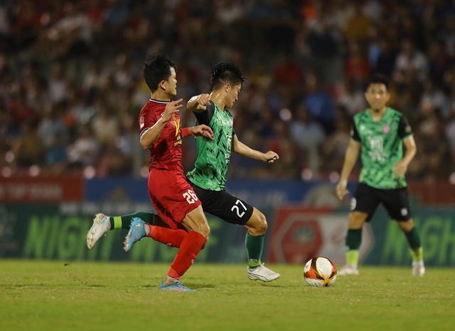 Vòng 19 V.League: Hồng Lĩnh Hà Tĩnh ngược dòng trên sân nhà - Ảnh 1.