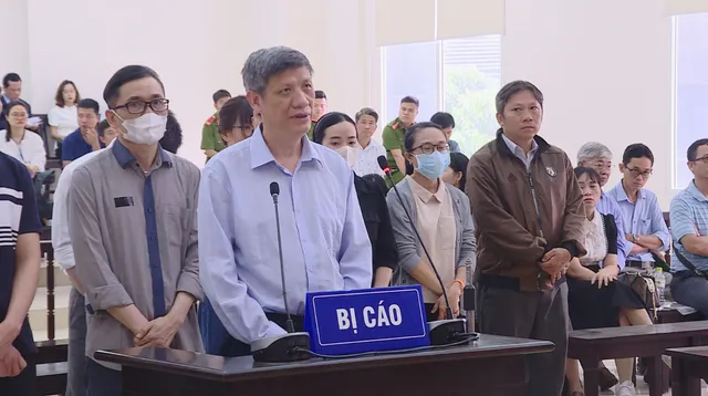 Xét xử vụ Việt Á: Cựu Bộ trưởng Bộ Y tế Nguyễn Thanh Long được giảm án - Ảnh 1.