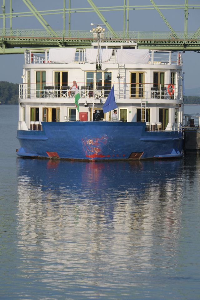 2 người chết, 5 người mất tích sau vụ va chạm tàu du lịch trên sông Danube, Hungary - Ảnh 1.
