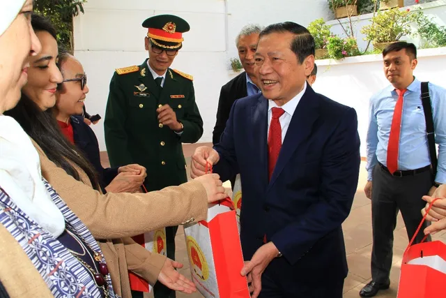 Lễ dâng hoa tưởng nhớ Chủ tịch Hồ Chí Minh tại đại lộ mang tên Người ở Algeria - Ảnh 1.