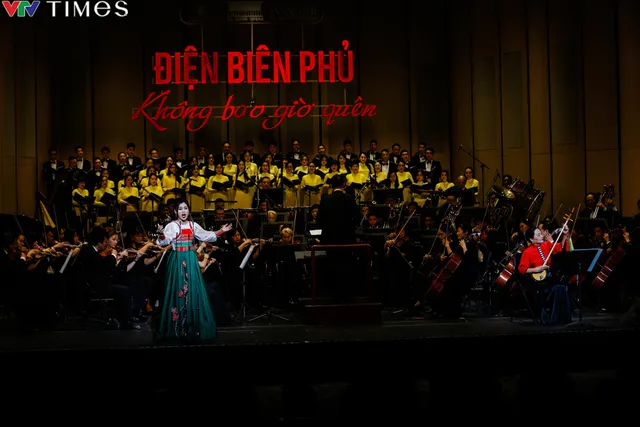 Khoảnh khắc ấn tượng trong Chương trình biểu diễn nghệ thuật đặc biệt Điện Biên Phủ - không bao giờ quên - Ảnh 6. Khoảnh khắc ấn tượng trong Chương trình biểu diễn nghệ thuật đặc biệt Điện Biên Phủ - không bao giờ quên - Ảnh 6.