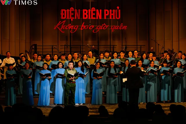 Khoảnh khắc ấn tượng trong Chương trình biểu diễn nghệ thuật đặc biệt Điện Biên Phủ - không bao giờ quên - Ảnh 1. Khoảnh khắc ấn tượng trong Chương trình biểu diễn nghệ thuật đặc biệt Điện Biên Phủ - không bao giờ quên - Ảnh 1.