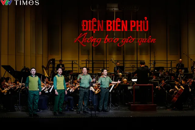 Khoảnh khắc ấn tượng trong Chương trình biểu diễn nghệ thuật đặc biệt Điện Biên Phủ - không bao giờ quên - Ảnh 10. Khoảnh khắc ấn tượng trong Chương trình biểu diễn nghệ thuật đặc biệt Điện Biên Phủ - không bao giờ quên - Ảnh 10.