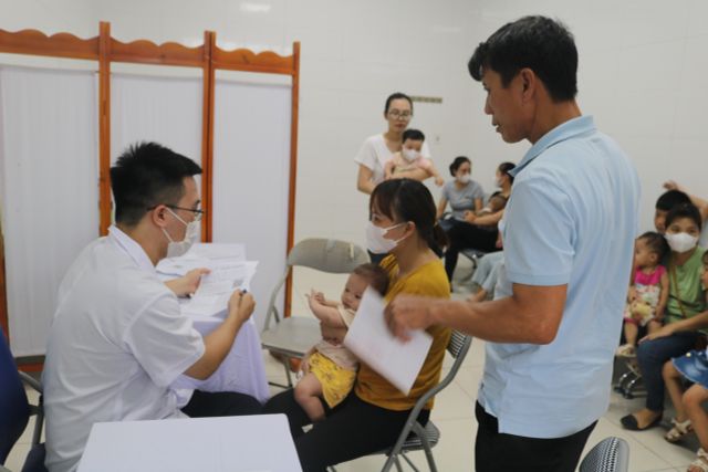 Hơn 2000 trẻ em được khám sàng lọc bệnh tim bẩm sinh tại tỉnh Thái Bình - Ảnh 4.
