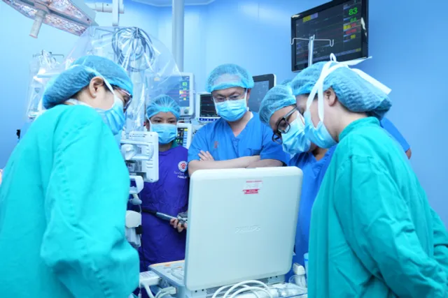 Lần đầu tiên tại Việt Nam: Ghép tim cho một bệnh nhân đã cấy dụng cụ hỗ trợ thất trái - Ảnh 1.