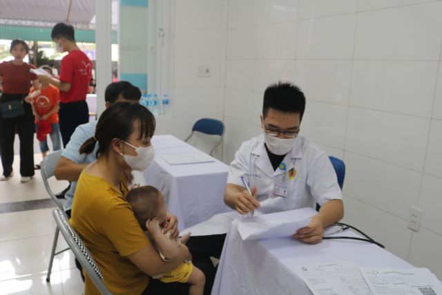 Hơn 2000 trẻ em được khám sàng lọc bệnh tim bẩm sinh tại tỉnh Thái Bình - Ảnh 8.