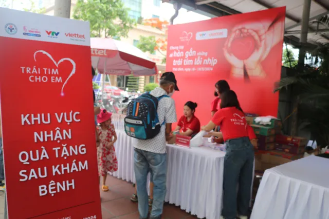 Hơn 2000 trẻ em được khám sàng lọc bệnh tim bẩm sinh tại tỉnh Thái Bình - Ảnh 5.