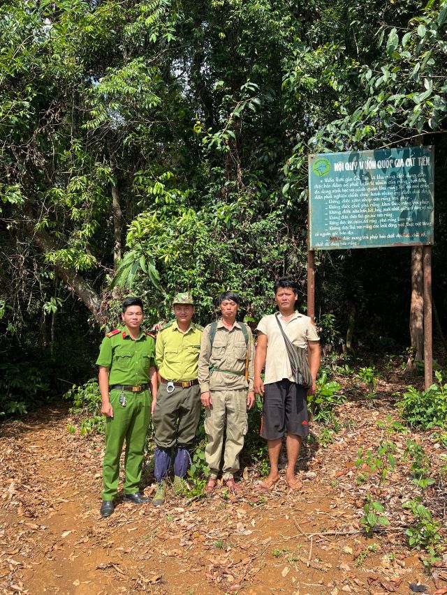 Kiểm lâm Việt Nam: Những người lính thầm lặng “chữa lành” rừng xanh - Ảnh 2.