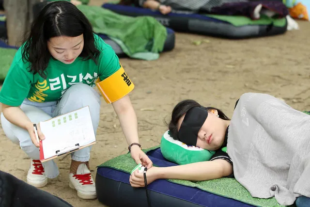 Độc đáo cuộc thi ngủ sâu nhất ở Hàn Quốc - Ảnh 1.