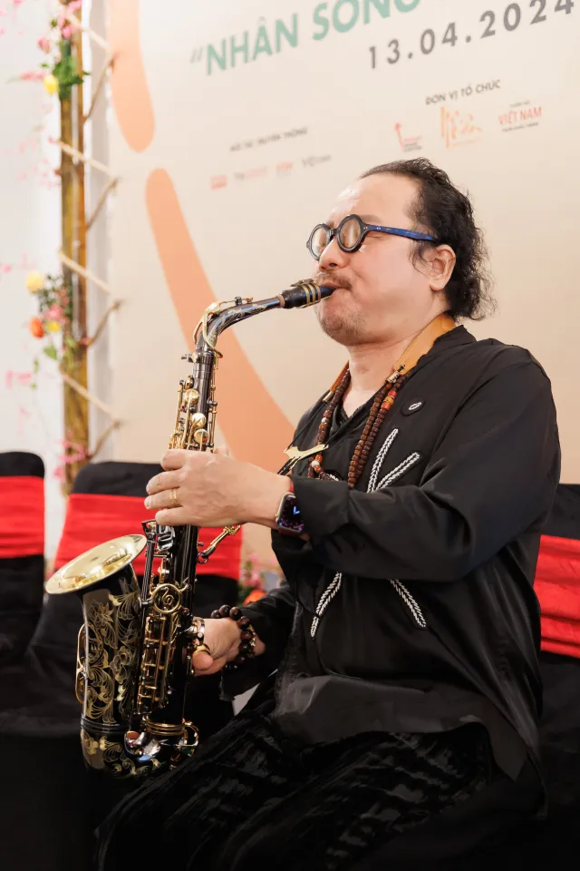 Nghệ sĩ saxophone Trần Mạnh Tuấn: Hồi sinh nhờ âm nhạc - Ảnh 2.
