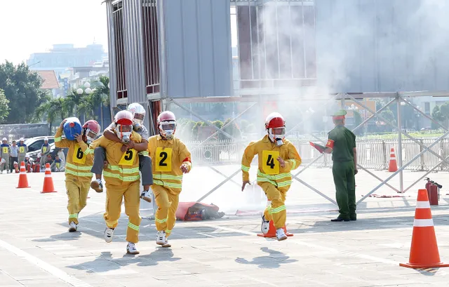 Sôi nổi hội thi nghiệp vụ chữa cháy và cứu nạn, cứu hộ tại Bắc Giang - Ảnh 1.