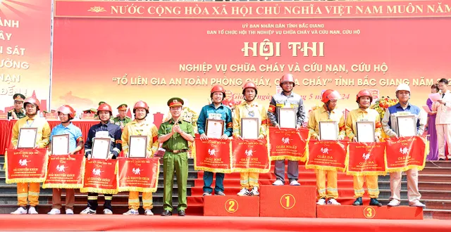 Sôi nổi hội thi nghiệp vụ chữa cháy và cứu nạn, cứu hộ tại Bắc Giang - Ảnh 4.