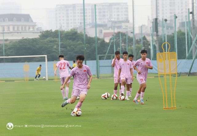 Đội tuyển U16 Việt Nam hứng khởi bước vào buổi tập đầu tiên - Ảnh 7.