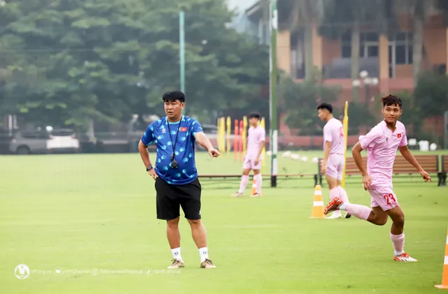 Đội tuyển U16 Việt Nam hứng khởi bước vào buổi tập đầu tiên - Ảnh 6.