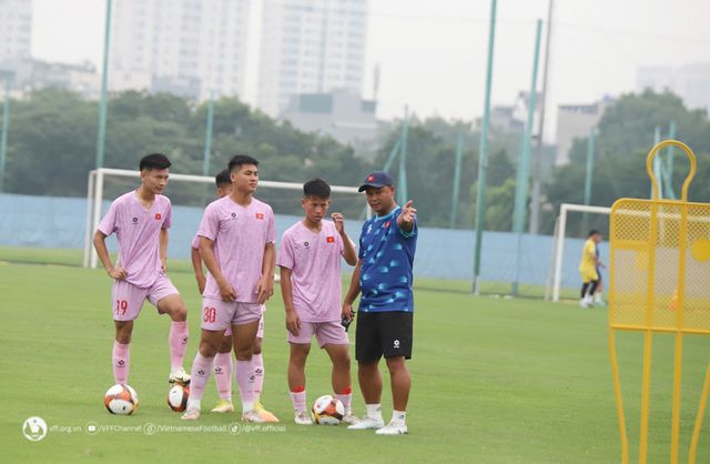 Đội tuyển U16 Việt Nam hứng khởi bước vào buổi tập đầu tiên - Ảnh 5.